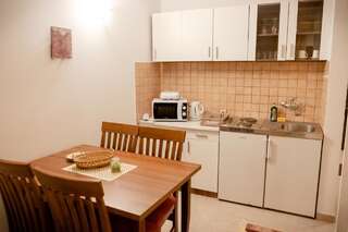 Апартаменты Bivalvia Apartments Улцинь Номер-студио с видом на бассейн-5