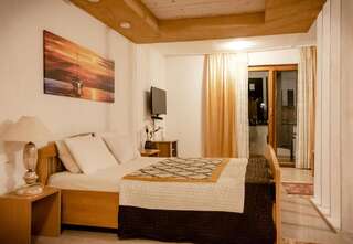 Апартаменты Bivalvia Apartments Улцинь Номер-студио с видом на бассейн-6